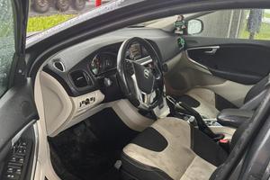 Volvo v 40