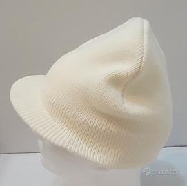 Stock cappelli e maschere antivento