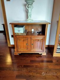 Porta televisore in legno carrellato