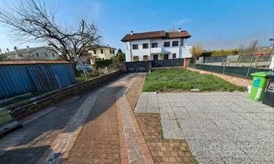 villetta a schiera centrale in Lendinara Rovigo
