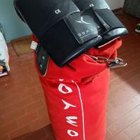 SACCO E GUANTONI PER BOXE