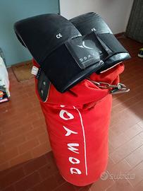 SACCO E GUANTONI PER BOXE