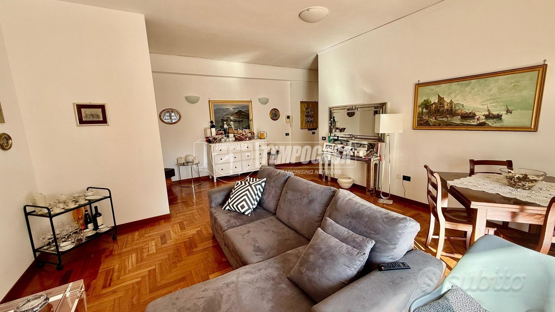 Apartment in Napoli, San Ferdinando, Municipalità 1 - Altro