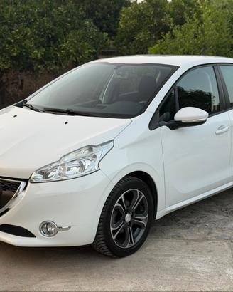 Peugeot 208 1.4 HDi 68 CV 5 porte Allure
