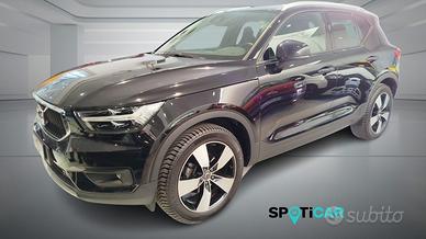 VOLVO XC40 T2 Momentum Pro