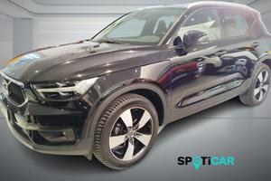 VOLVO XC40 T2 Momentum Pro