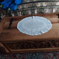 cassapanca in legno di noce intagliato 