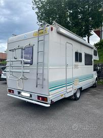 Camper mansardato Elnagh Big Marlin su Ford