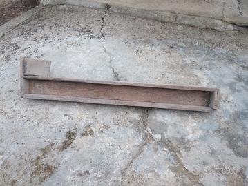 Mangiatoia in legno