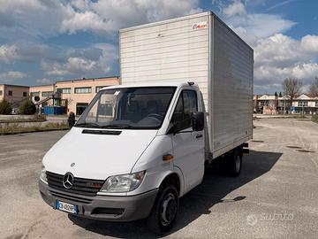 Mercedes Benz sprinter 