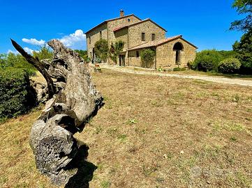 Casale in stile Toscano con terreno e vista pan...