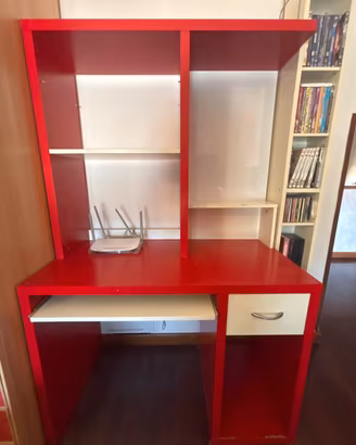 Scrivania porta PC, con Libreria e Lavagna inclusa