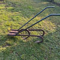 coppia Aratri a mano arredamento giardino