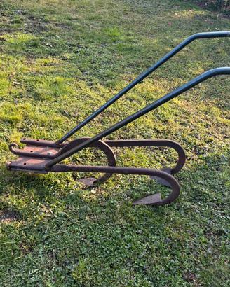 coppia Aratri a mano arredamento giardino