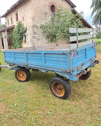 Carro agricolo rimorchio legno antico