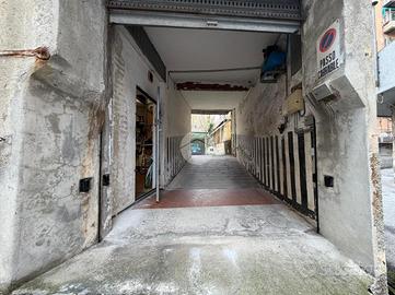 MAGAZZINO A GENOVA
