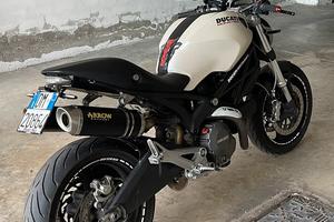 Ducati Monster 696
