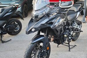 Pari a nuova Benelli TRK 502X 2024 ANCORA IN GARAN