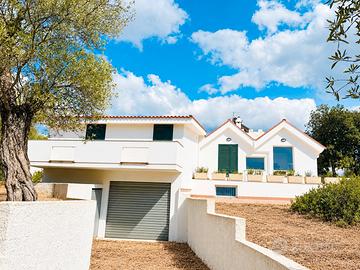 PRESTIGIOSA VILLA + un parco edificabile 5.690 mq