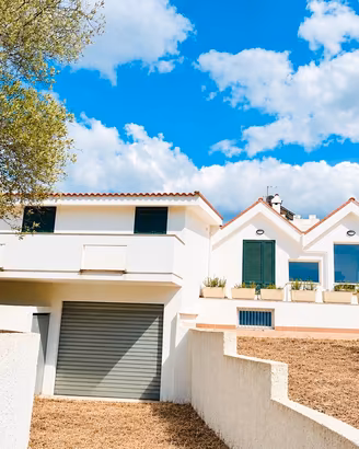 PRESTIGIOSA VILLA + un parco edificabile 5.690 mq
