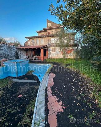Villa singola con terreno a Santa Venerina