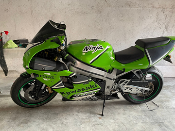 Kawasaki ninja zx7r 1996 Moto e Scooter In vendita a Milano