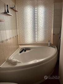 Vasca da bagno angolare