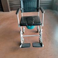 Sedia a rotelle comoda seminuova.