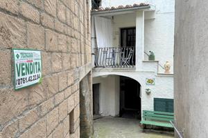2 LOCALI A ISCHIA DI CASTRO