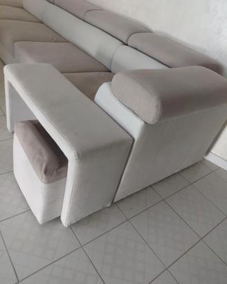 Divano angolare 3.5m, acquistato 2 anni fa.