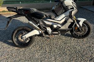 Honda x-adv 750