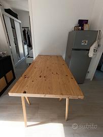 Tavolo legno chiaro 
