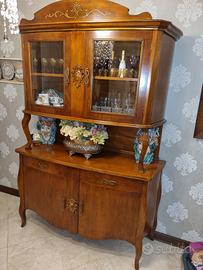 Credenza in legno con cristalliera