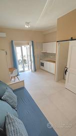 S2 monolocale arredato con balcone