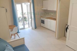 S2 monolocale arredato con balcone