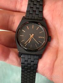 Orologio Nixon Small Time Teller nero e oro rosa