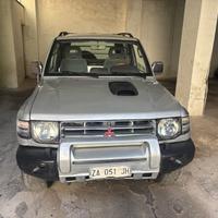 Mitsubishi Pajero 2.8 TDI MT GLS Target Autocarro