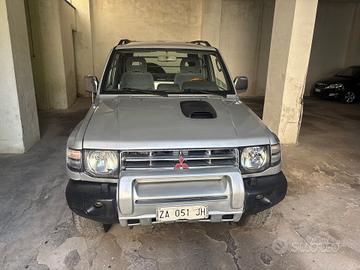 Mitsubishi Pajero 2.8 TDI MT GLS Target Autocarro