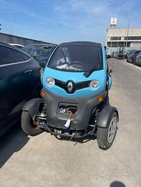RENAULT TWIZY DEMOLITA PER RICAMBI