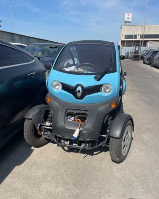 RENAULT TWIZY DEMOLITA PER RICAMBI