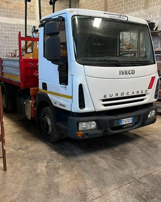 Iveco Eurocargo 60 e 14 con gru