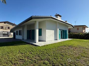 Villa indipendente ristrutturata su unico livel...