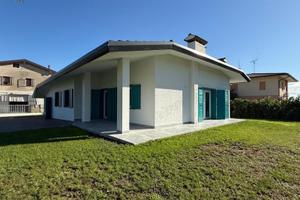 Villa indipendente ristrutturata su unico livel...