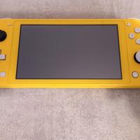 Nintendo Switch Lite con custodia 