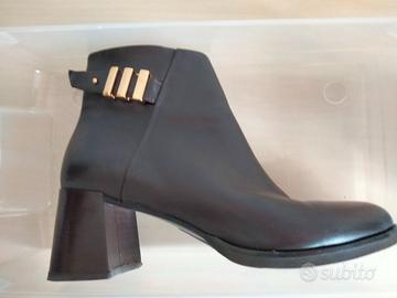 Tronchetto in pelle testa di moro Calpierre