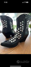 Stivali marca apepazza vera pelle nera con borchie