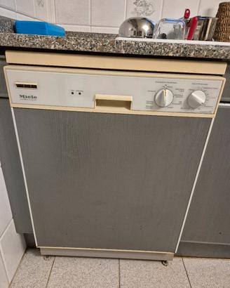 lavastoviglie Miele vintage grigia