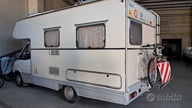 Camper mansardato, pronto a partire .