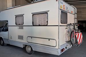 Camper mansardato, pronto a partire .