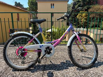 BICICLETTA PER BAMBINA PRATICAMENTE NUOVA